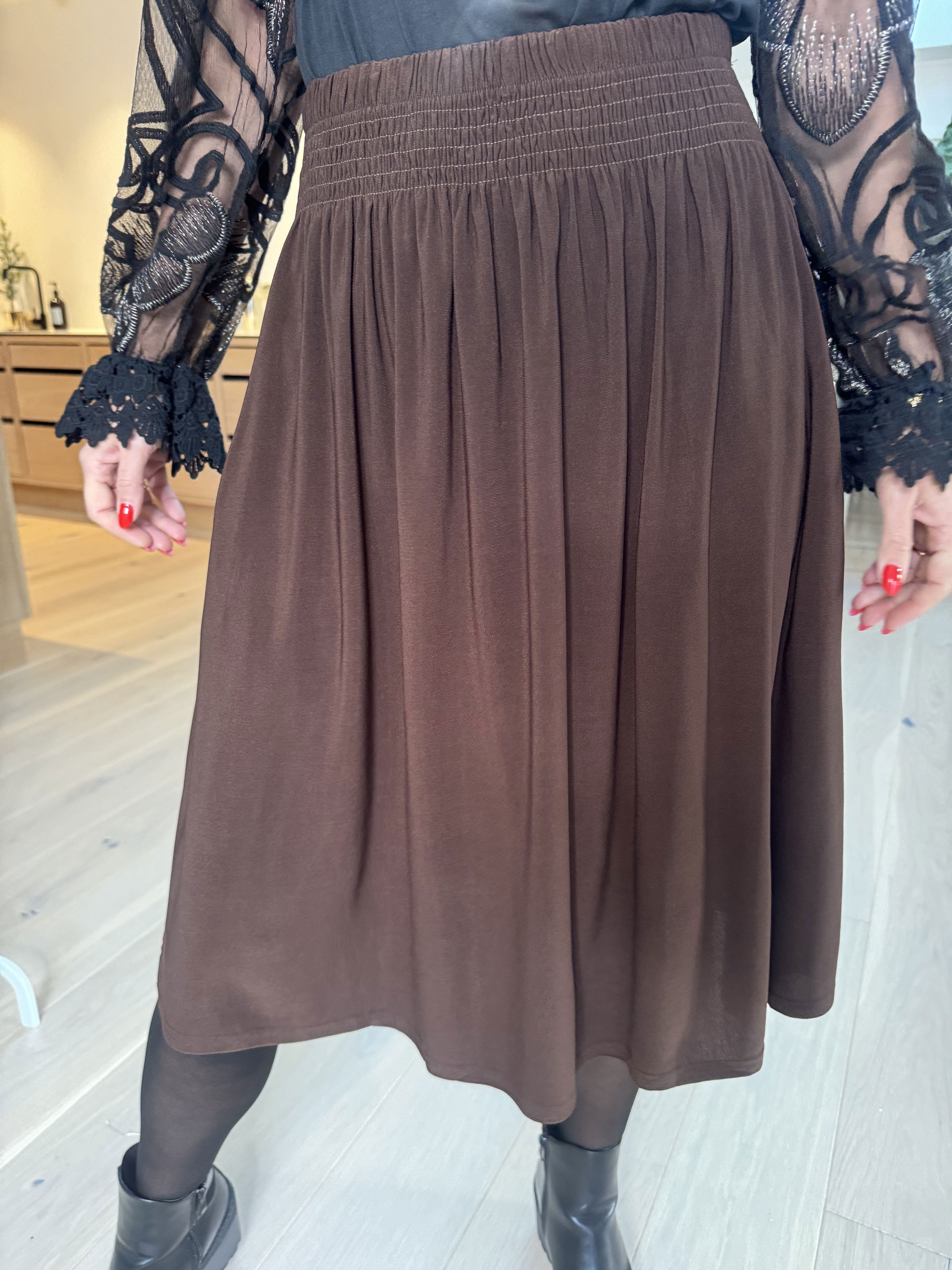 Pams Plain Skirt - Ensfarvet nederdel i elastisk stof